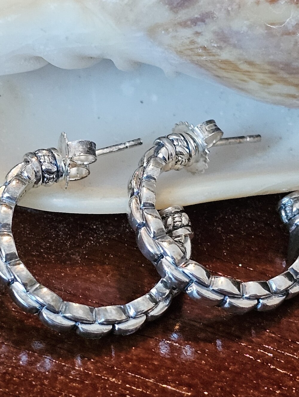JAI by John Hardy Sterling Silver Textured Integrated Solid Chain Hoops 1”